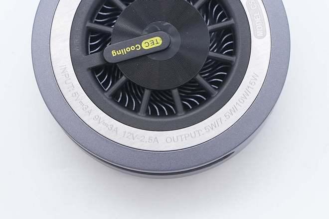 凯博15W Qi2制冷磁吸无线充电器拆解